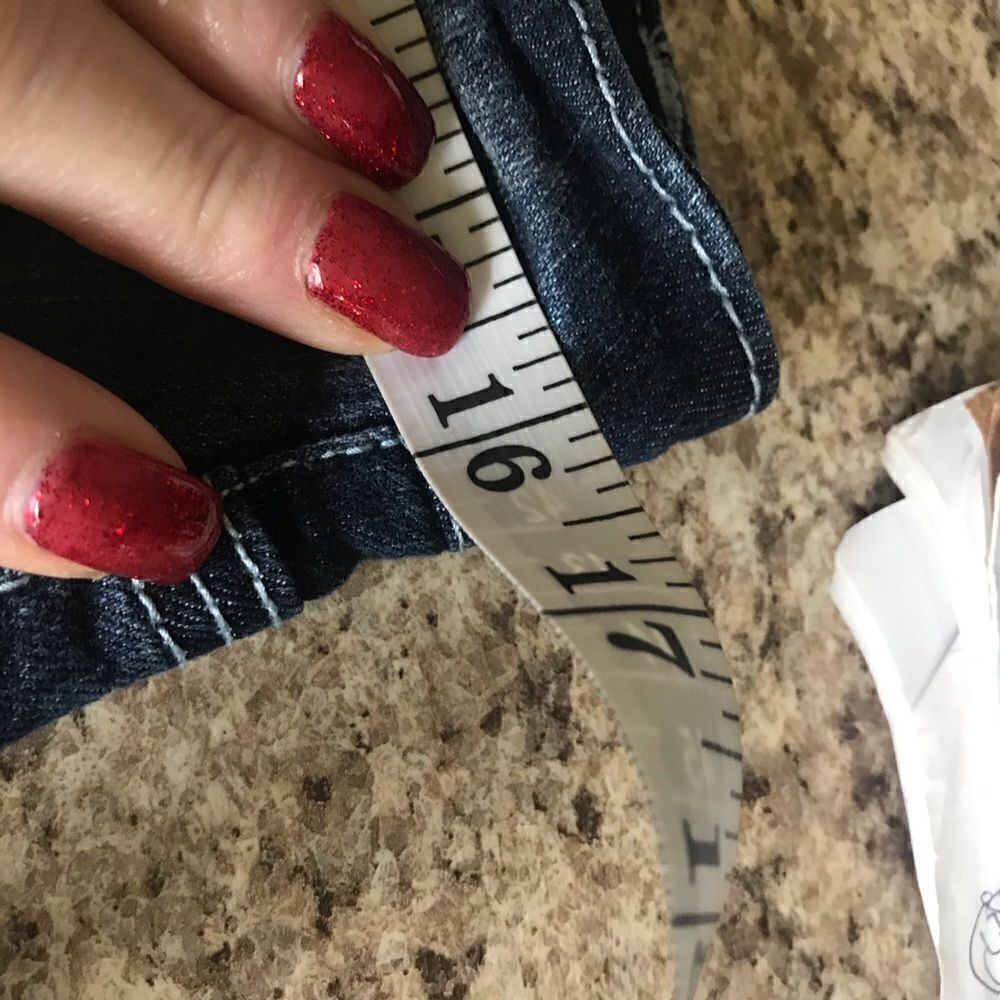 Women’s women’s blue jeans dark wash size 12 x 30 designs on pockets - Picture 9 of 13